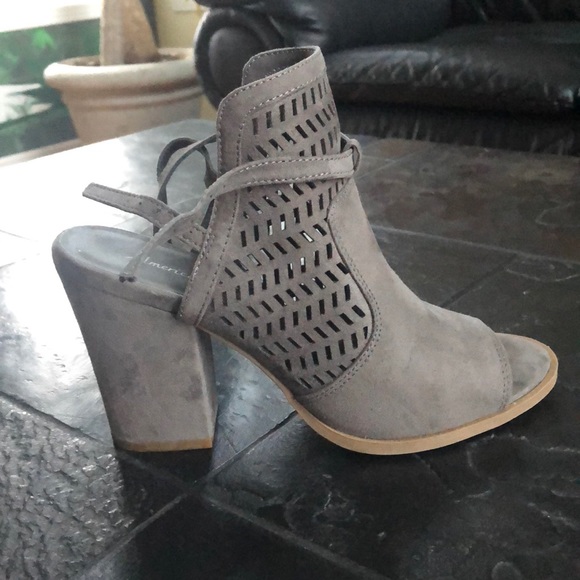Shoes - Picture 2 of 3